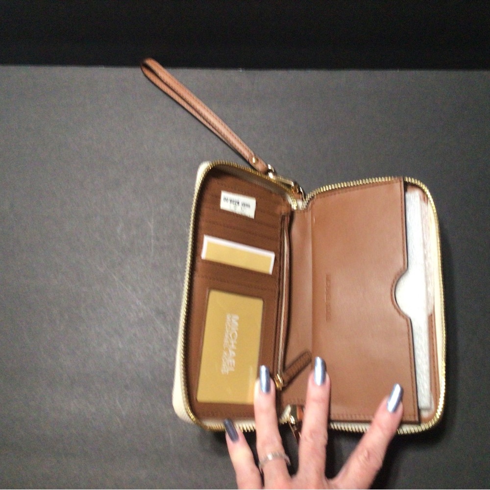 Michael Kors Vanilla Leather Wallet/Clutch - Picture 5 of 8